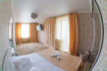 Самый центр нашего города. Драм театр. 1 ком квартира, 2этаж. Евро