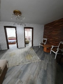 Трехкомнатная большая 65кв, по суткам