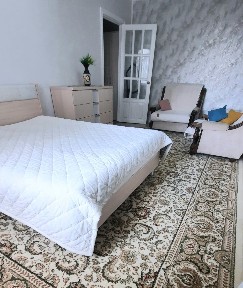 Однокомнатная, сдаем лицам 25 +. Предоставляем полный пакет документов.