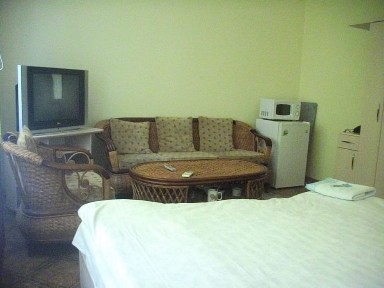 1-комн. кв., 5999 тг. 3 мкр. 20А дом 1 этаж КРУГЛОСУТОЧНО