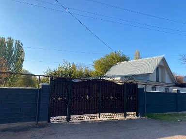 Дом в центре Мерке.