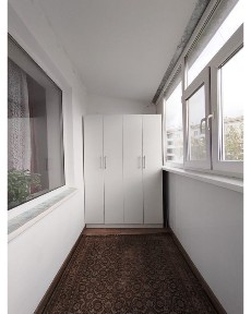 Продам 4-комнатную квартиру в центре