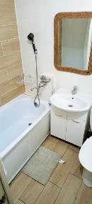 Продам или обменяю на 2-3 комн. в центре Алматы.