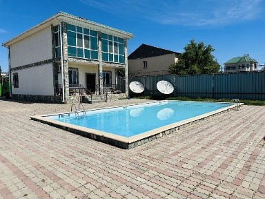 Посуточно Дом, коттедж с бассейном и с банькой