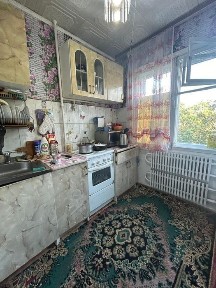 Продаётся 4-комнатная в р- не 