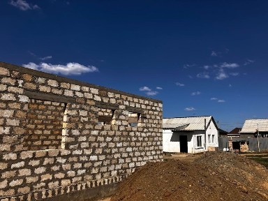 Продается времянка и недостроенный дом в Томарлы.