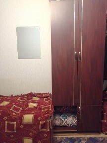 Продается недорого стенка цвет бордо Россия шкаф плат и шкаф посудн