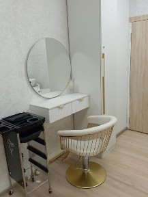 Сдаётся на пол месяца парикмахерское кресло