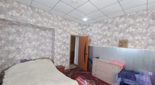 / Продам большую 3-комн квартиру 76кв м, старого типа по ул Чкалова