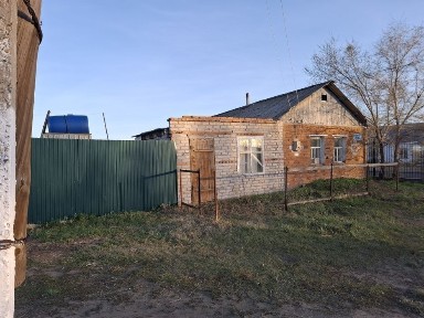 Продам дом из 2 х комнат. Центральное отопление.