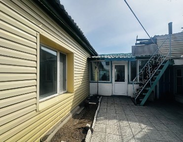 В п. Долинка предлагаем 4-комнатный дом с центральными коммуникациями