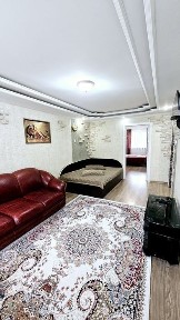 Посуточно, понедельник, по часам 2 ком. кв. в районе Тайги.