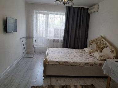 Сдам посуточно 1 кв на сазде, над кафе Тайказан