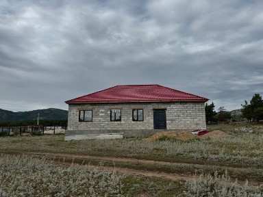 Недорого Дом с земельным участком в с. Баянаул.