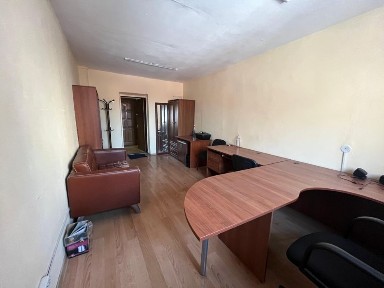 Сдается мебелирлванная комната под офис с интернетом на втором этаже