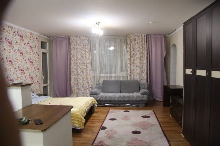 По суточно чистая квартира Толе би Саина