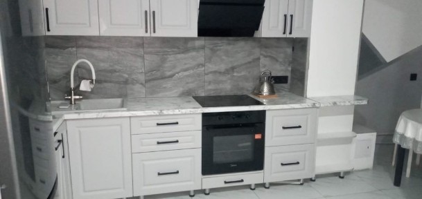 Двухкомнатная квартира посуточно, 4 мкр д. 63, 1 этаж