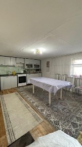 Улкен уй қорасымен сатылады