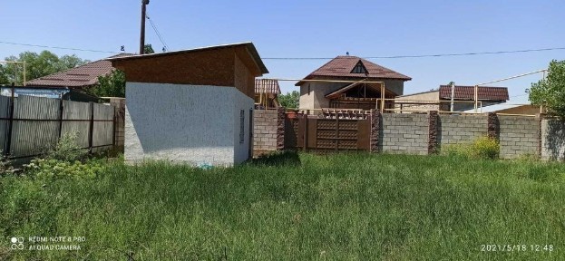 Продам участок с времянкой в городе