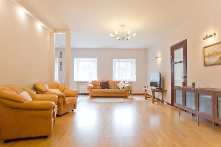 Двухкомнатная квартирам рядом с ТРЦ МЕГА и Атакентом