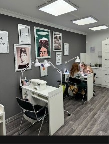 Сдается маникюрный стол