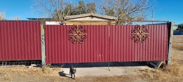 Продаётся кирпичный (красный кирпич покрытый силикатным кирпичом )