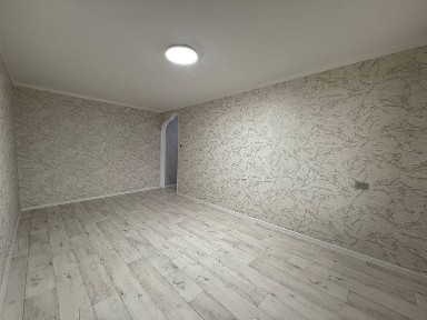 В центре города на 3 этаже продаётся 2х комнатная ул. Мәңгілік Ел 19