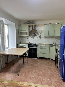 Продам квартиру трехкомнатную