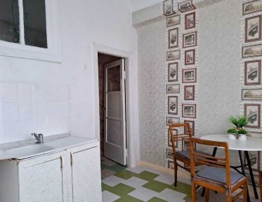 В продаже 3-комнатная квартира.