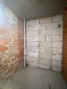 продам 2 комн квартиру в центре