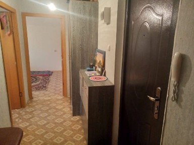 Сдам двух комн квартиру в г. Аксу. 80 тыс без ком услуги