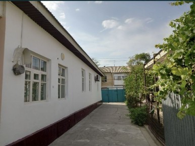 Тез арада үй сатылады.