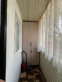 Продается уютная квартира с отдельным входом через балкон.