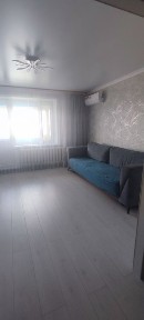 Продам квартиру 4 комнатную в центре.