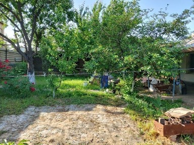 Продам дом из 4 комнат, хозпостройки баня, гараж в районе 112 квартала