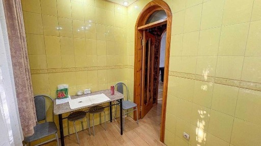 Прдается двух комн квартира в центре по Абая Анжела ИмпериЯ