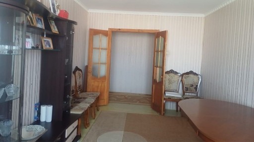 Продам 3 -ком квартиру на 8 микрорайоне