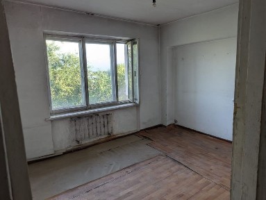 Продается четырех комнатная квартира