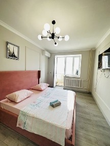 Сдается 1 комнатная квартира посуточно в центре города (океан район)