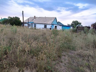 Продается земельный участок с старым домом.