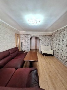 Продаётся 4 комн. квартира, район Универмаг