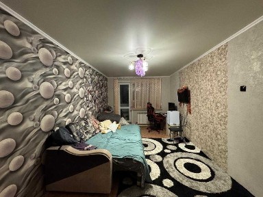 S Продам 3-х ком на 6 мкр 5/5 этаж, не угловая с квадратным коридором