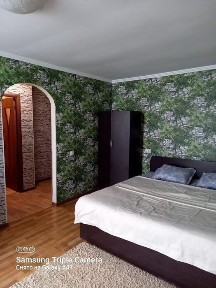 1 ком квартира по суточно и по часам в центре города есть wi-fi.Кондер