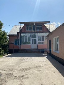 Два двух этажных дома в Центре города