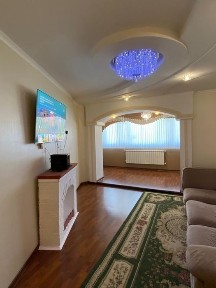 Продаю или Меняю 4 - х квартиру на 11 мкр, 115 дом в центре города