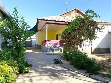 Продам дом в г. Жетысай ко Мусрепова 18,рядом школа, д садик, в центре