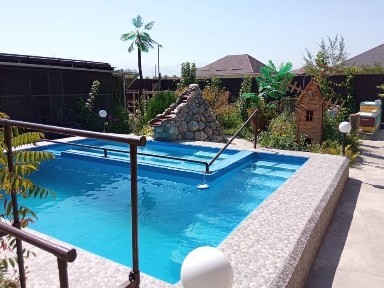 Дом в Ынтымаке с бассейном