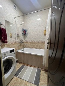 Абая. 2-х комнатная в центре.