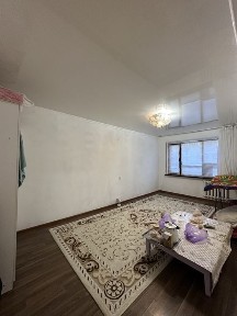 3 комн 2 этаж Абая 28 дом