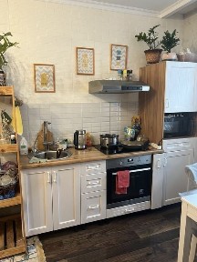 Продам Евротрешку на левом берегу район Треумфальной арки